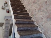 Укладка ковролина на ступени